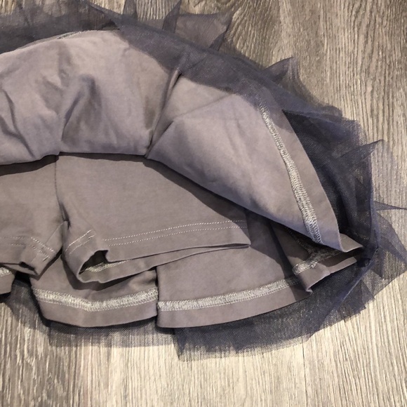 Peekaboo Beans 5Y All Frills Tutu Skort with BabyGap Sequin Flip T-shirt - Picture 6 of 13
